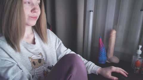 I have new photos come and see with love Molly online show from 01/24/25, 03:43