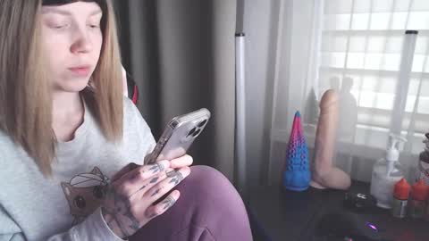 I have new photos come and see with love Molly online show from 01/25/25, 07:17