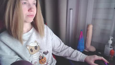 I have new photos come and see with love Molly online show from 01/28/25, 06:38