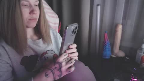 I have new photos come and see with love Molly online show from 01/28/25, 04:41