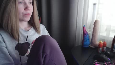 I have new photos come and see with love Molly online show from 02/14/25, 07:49