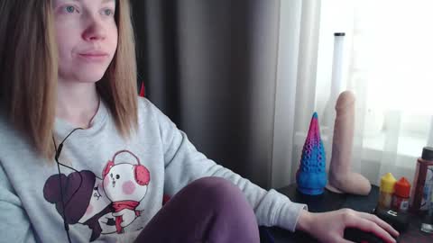 I have new photos come and see with love Molly online show from 02/16/25, 12:43