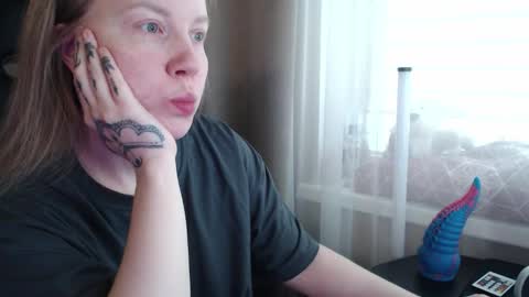 I have new photos come and see with love Molly online show from 02/15/26, 08:46