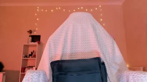 Snapshot of molly_soft chatting on 10/25/25, 03:58 Molly online show from 10/25/25, 03:58