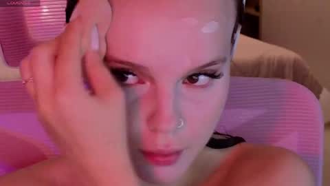 Snapshot of mollybossy chatting on 05/16/26, 01:10 Molly online show from 05/16/26, 01:10