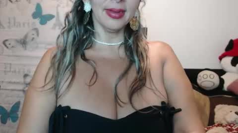 Snapshot of mollybunny01 chatting on 03/19/26, 11:42 Molly Bunny online show from 03/19/26, 11:42