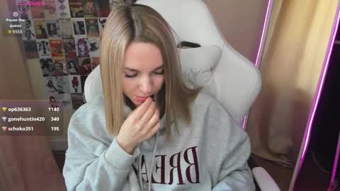 Molly online show from 10/19/25, 08:15