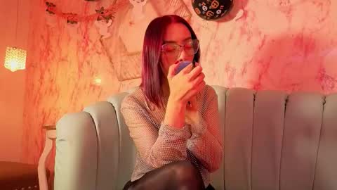 Molly Evanss online show from 10/28/25, 04:20