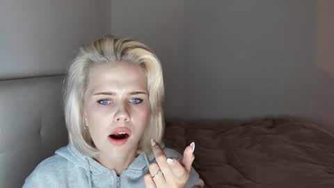 mollyforthenose online show from 08/01/26, 10:30