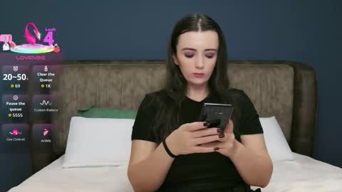 Snapshot of mollygreens chatting on 11/18/25, 09:19 Molly online show from 11/18/25, 09:19