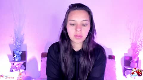 Snapshot of mollylewis18 chatting on 01/07/25, 08:52 New girl Emily Valentina  Michelle online show from 01/07/25, 08:52