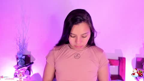 Snapshot of mollylewis18 chatting on 01/08/25, 11:41 New girl Emily Valentina  Michelle online show from 01/08/25, 11:41