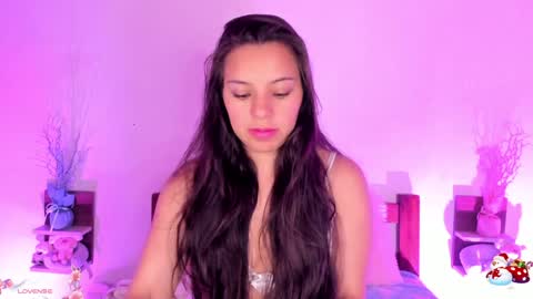 Snapshot of mollylewis18 chatting on 01/09/25, 09:16 New girl Emily Valentina  Michelle online show from 01/09/25, 09:16
