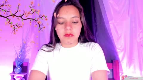Snapshot of mollylewis18 chatting on 01/29/25, 12:33 New girl Emily Valentina  Michelle online show from 01/29/25, 12:33