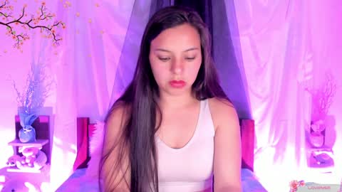 Snapshot of mollylewis18 chatting on 01/31/25, 09:37 New girl Emily Valentina  Michelle online show from 01/31/25, 09:37