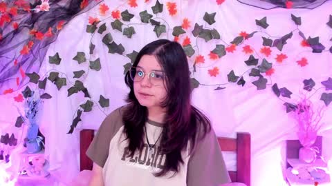 Snapshot of mollylewis18 chatting on 02/06/25, 06:35 New girl Emily Valentina  Michelle online show from 02/06/25, 06:35