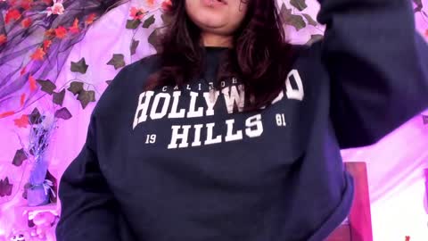 Snapshot of mollylewis18 chatting on 02/08/25, 05:08 New girl Emily Valentina  Michelle online show from 02/08/25, 05:08