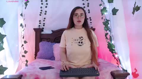 Snapshot of mollylewis18 chatting on 02/10/25, 11:13 New girl Emily Valentina  Michelle online show from 02/10/25, 11:13