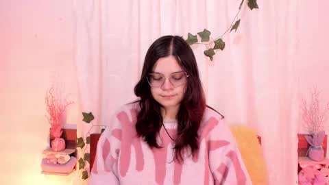 Snapshot of mollylewis18 chatting on 02/11/25, 04:13 New girl Emily Valentina  Michelle online show from 02/11/25, 04:13