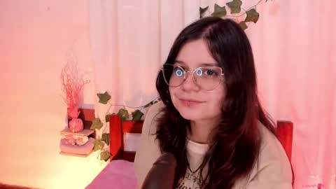 Snapshot of mollylewis18 chatting on 02/12/25, 07:35 New girl Emily Valentina  Michelle online show from 02/12/25, 07:35