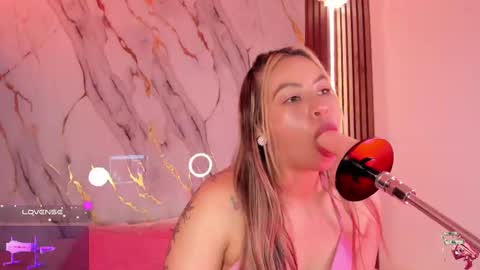 Snapshot of mollylewis18 chatting on 09/14/25, 02:49 New girl Emily Valentina  Michelle online show from 09/14/25, 02:49