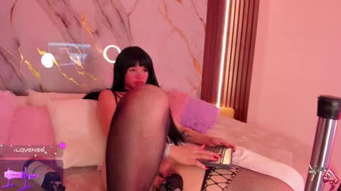 Snapshot of mollylewis18 chatting on 09/17/25, 03:03 New girl Emily Valentina  Michelle online show from 09/17/25, 03:03
