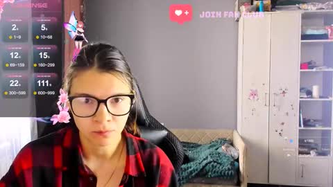 Snapshot of mollylollipop20 chatting on 09/30/25, 05:01 KIRA online show from 09/30/25, 05:01