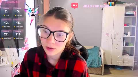 Snapshot of mollylollipop20 chatting on 10/02/25, 05:14 KIRA online show from 10/02/25, 05:14