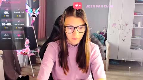 Snapshot of mollylollipop20 chatting on 10/06/25, 04:10 KIRA online show from 10/06/25, 04:10