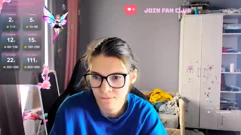 Snapshot of mollylollipop20 chatting on 10/07/25, 06:43 KIRA online show from 10/07/25, 06:43