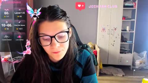 Snapshot of mollylollipop20 chatting on 10/23/25, 04:56 KIRA online show from 10/23/25, 04:56