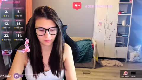 Snapshot of mollylollipop20 chatting on 10/24/25, 02:19 KIRA online show from 10/24/25, 02:19