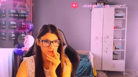 Snapshot of mollylollipop20 chatting on 10/29/25, 06:37 KIRA online show from 10/29/25, 06:37