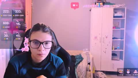 Snapshot of mollylollipop20 chatting on 11/01/25, 02:13 KIRA online show from 11/01/25, 02:13