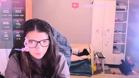 Snapshot of mollylollipop20 chatting on 11/20/25, 02:34 KIRA online show from 11/20/25, 02:34