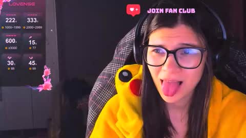 Snapshot of mollylollipop20 chatting on 11/25/25, 04:51 KIRA online show from 11/25/25, 04:51