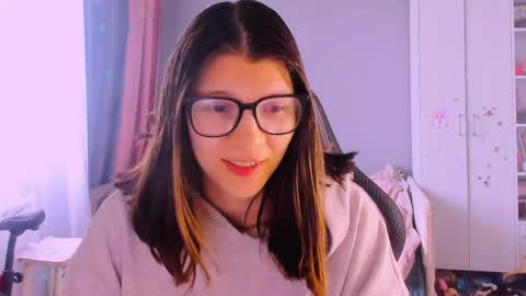  KIRA  online show from 05/25/26, 04:18