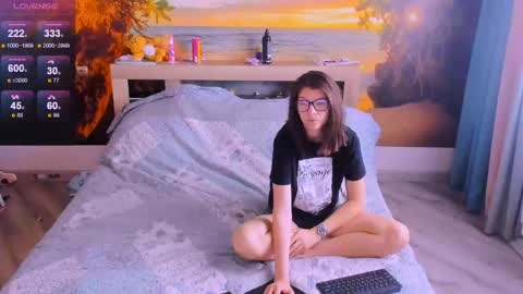  KIRA  online show from 06/05/26, 05:47