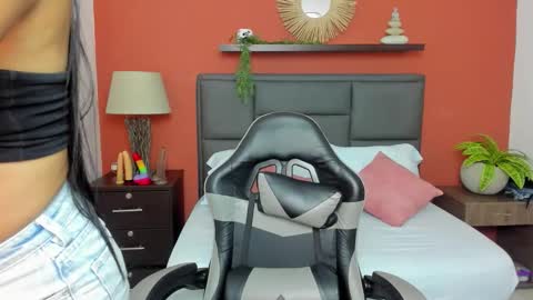 Snapshot of mollylove_ chatting on 10/23/25, 11:53 mollylove_ online show from 10/23/25, 11:53