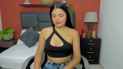 mollylove_ online show from 11/15/25, 12:02