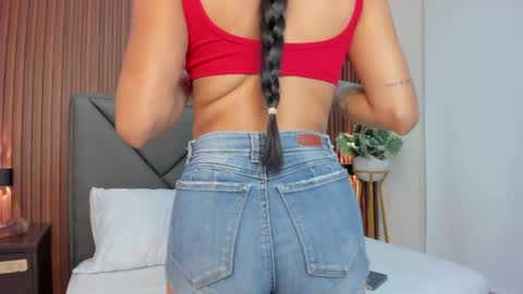 mollylove_ online show from 05/02/26, 07:19