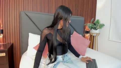 mollylove_ online show from 05/09/26, 07:41