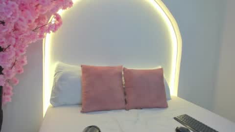 mollylove_ online show from 06/24/26, 07:02