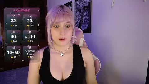 Snapshot of mollymeyeer chatting on 05/05/26, 10:40 Molly online show from 05/05/26, 10:40
