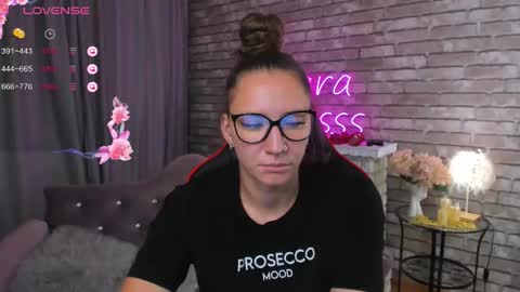 hi im Molly heregreat boobs big heart  warm pussy  online show from 10/02/25, 01:45