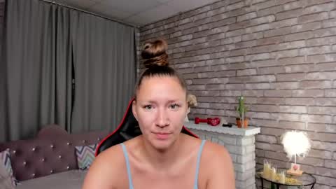 Snapshot of mollynay chatting on 06/08/26, 11:27 hi im Molly heregreat boobs big heart warm pussy online show from 06/08/26, 11:27