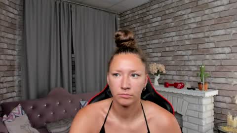 Snapshot of mollynay chatting on 06/29/26, 12:06 hi im Molly heregreat boobs big heart warm pussy online show from 06/29/26, 12:06