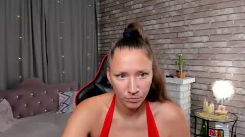 Snapshot of mollynay chatting on 07/03/26, 12:17 hi im Molly heregreat boobs big heart warm pussy online show from 07/03/26, 12:17