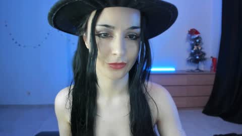 Snapshot of mollyposh chatting on 01/11/25, 11:35 Molly online show from 01/11/25, 11:35