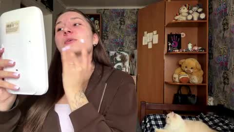 Molly online show from 06/07/26, 08:18
